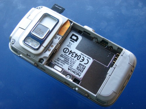 Nokia N86 8MP - gniazdo karty SIM i microSD