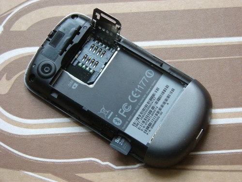 HTC Tattoo - gniazda SIM i microSD