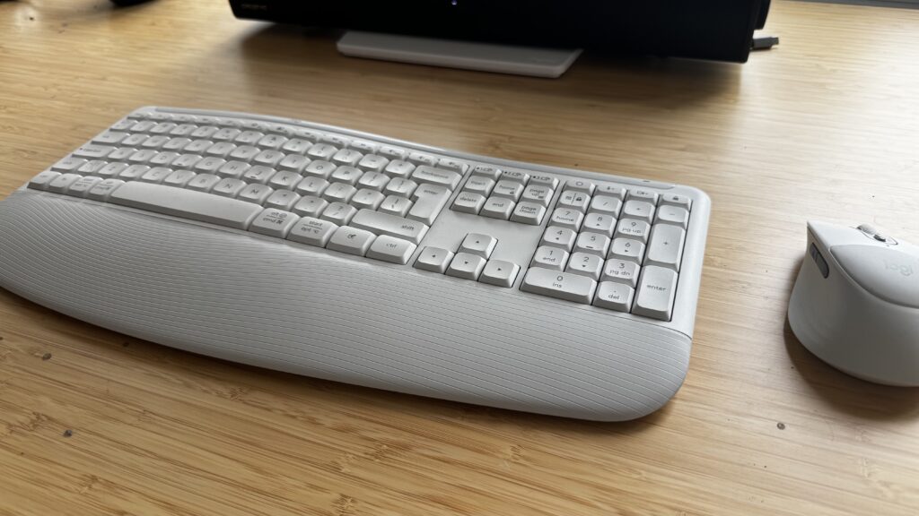 Test zestawu klawiatury i myszy Logitech Comfort Plus Combo MK880